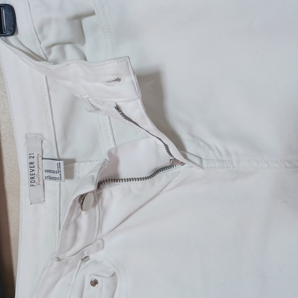 Forever 21 White Distressed Skinny Size 25 - Picture 5 of 8